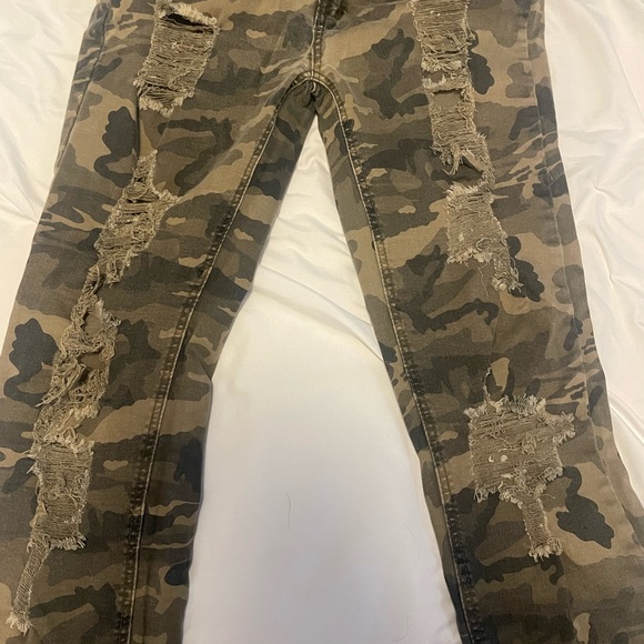 Camo Pants with Rips - Picture 2 of 6